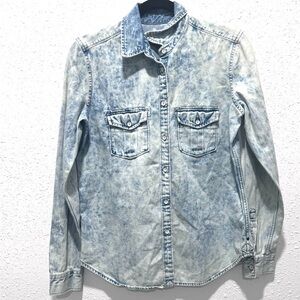 GAP Blue acid wash Button Down Shirt Classic Denim Style small